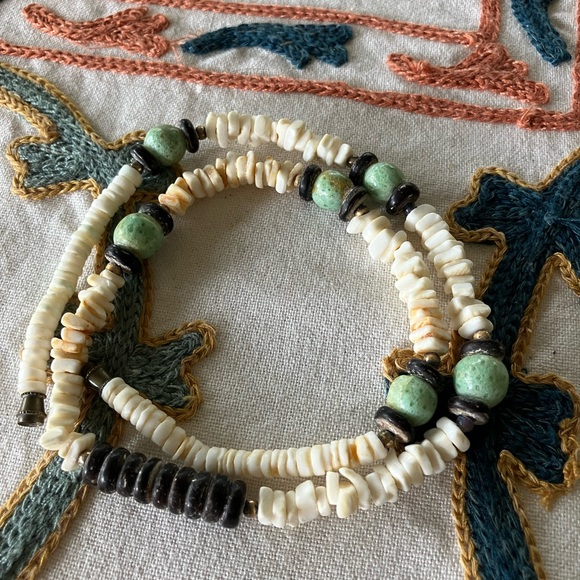 ALL CORAL WHITE AND GREEN NECKLACE 18” BARREL CLASP - Picture 16 of 17